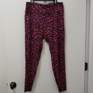 Lou & Grey Colorful Patterned Form Leggings